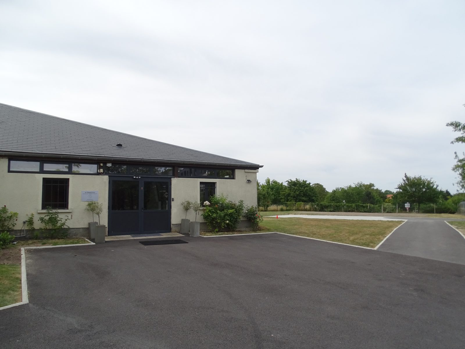 Vue exterieure du cabinet veterinaire equin de Gouvieux